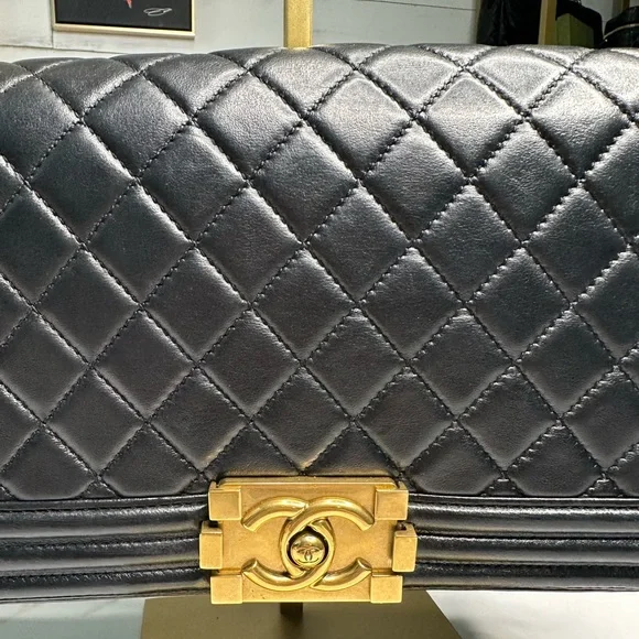 SOLD❌❌❌ Chanel Old Medium Boy Bag - Picture 4 of 17